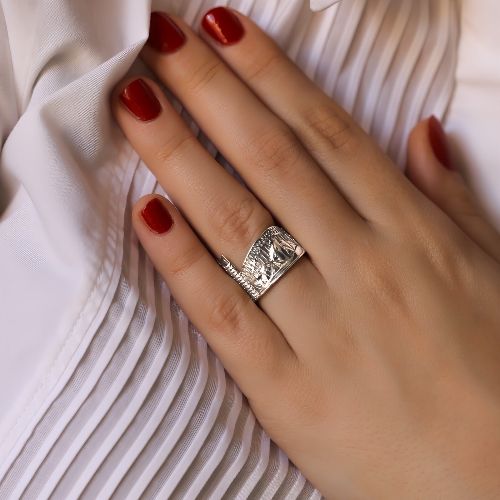Sydney Skyline Ring
